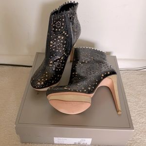 NEW BCBGMAXAZRIA BLACK LEATHER ANKLE BOOTS/ 7.5